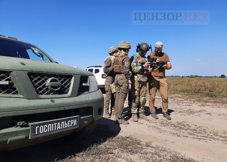 Боевой робот для эвакуации раненых с поля боя успешно прошел испытания Госпитальеров 01