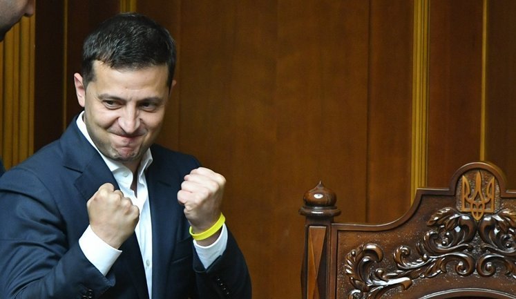 Рада схвалила виділення ще 2,5 мільярда на ремонт доріг та "авіакомпанію Зеленського"