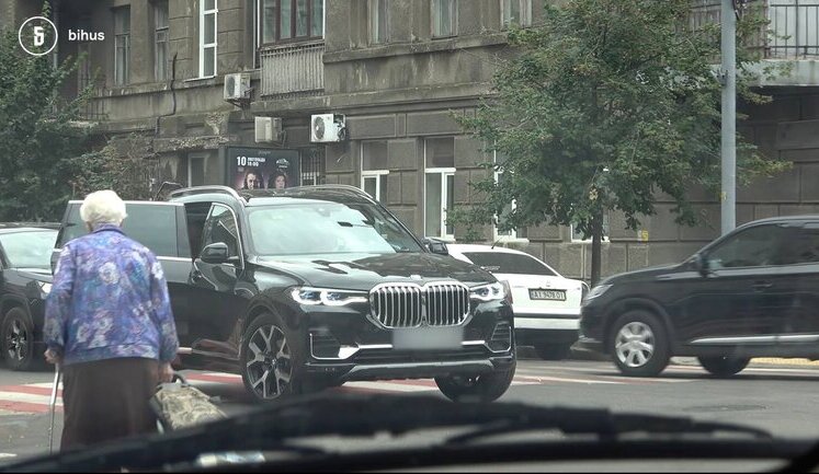MPs continue to buy luxury cars during war and "hide" them on relatives - media. PHOTO