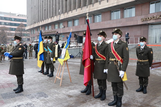 Із загиблим на Донбасі воїном Маріупольської бригади Олегом Андрієнком попрощалися в Запоріжжі 10