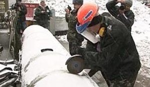 Послу США в Украине показали как боевые ракеты режут на металлолом. ВИДЕО.