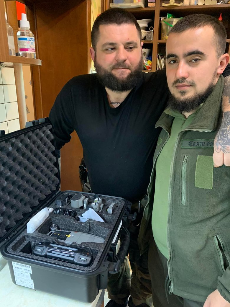 Добровольцам на фронт передали квадрокоптер с тепловизионной камерой, метеостанцию ​​Kestrel, большой телевизор и вкусности, - волонтер Толмачева 03
