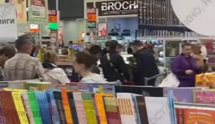 Residents of occupied Sevastopol buy goods en masse. VIDEO