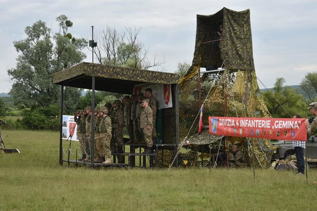 Ukrainian paratroopers join drills in Romania 03