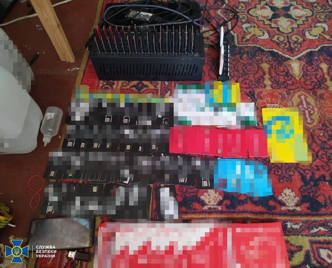 СБУ заблокувала роботу ботоферми в Бердянську, якою керували з Росії 02 СБУ заблокувала роботу ботоферми в Бердянську, якою керували з Росії 02