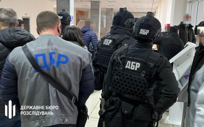У Криворізькій міськраді відбуваються обшуки за фактами розтрати майже 700 млн грн із бюджету, - ДБР 01