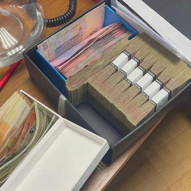 В помещениях Киевгорсвета проходят обыски, чиновников подозревают в уклонении от уплаты налогов 02 В помещениях Киевгорсвета проходят обыски, чиновников подозревают в уклонении от уплаты налогов 02