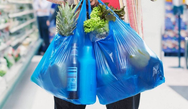 Кожен українець використовує майже 500 поліетиленових пакетів за рік, - МОЗ