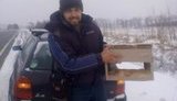 "Врятувати рядового лелеку": активіст Тузяк розставляє годівниці для птахів, яких в Україні застало похолодання. ФОТОрепортаж