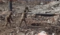 штурмовики кидають окупантам у нору міну