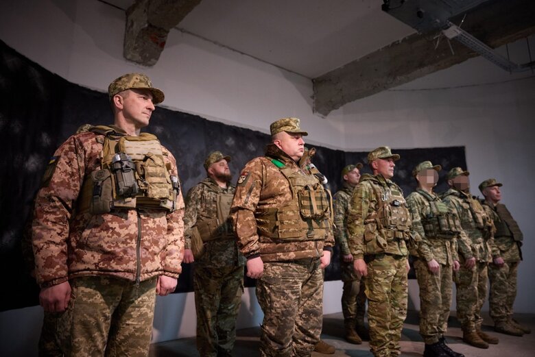 Зеленский на Харьковщине вручил награды военным 02