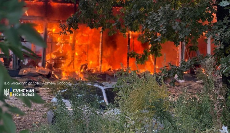 Russians strike industrial zone on outskirts of Sumy and Bytytsia starostat: casualties reported. PHOTO (updated)