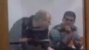 "Если не дадут пожизненно, будет еще больший бунт: подпалим и милицию, и суд", - врадиевчане о суде над "насильниками в погонах". ВИДЕО
