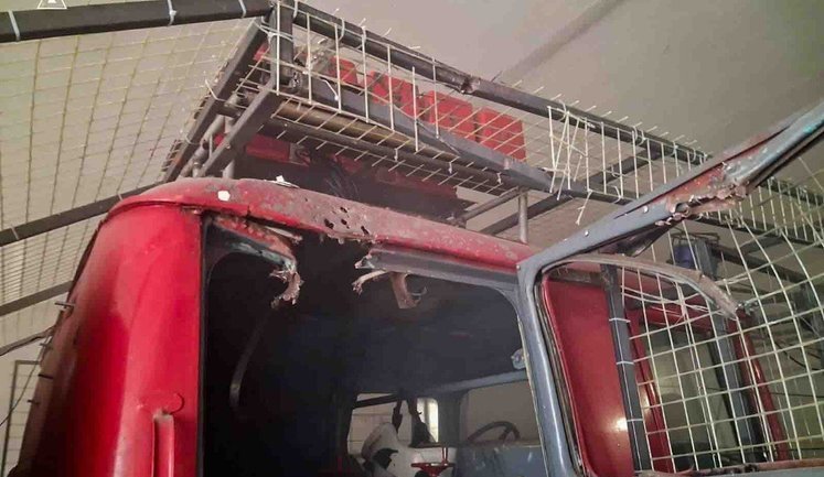 Росіяни прицільно вдарили по пожежній частині на Сумщині: пошкоджено будівлю й техніку. ФОТО