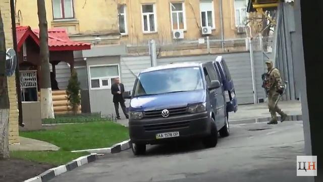 ГПУ проводит обыск в центральном офисе Укрнафты 14 ГПУ проводит обыск в центральном офисе Укрнафты 14