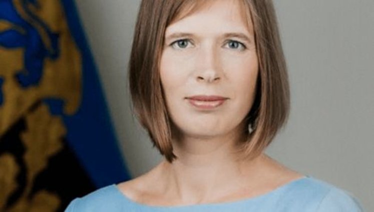 Президент Эстонии Кальюлайд прилетела с визитом в Днепр и вышла на субботник по уборке мусора. ВИДЕО