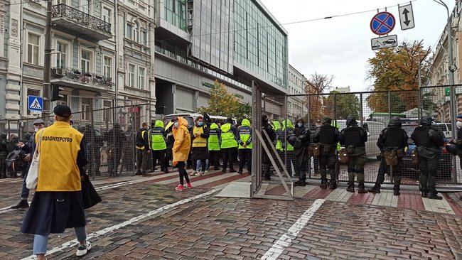 Учасники ЛГБТ-маршу збираються в центрі Києва 19