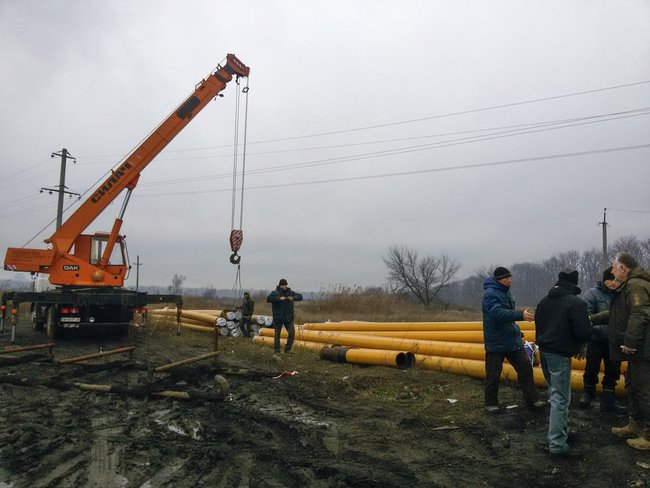 Газопровід Очеретяне-Авдіївка добудовують, попри обстріл найманців РФ, - Жебрівський 04