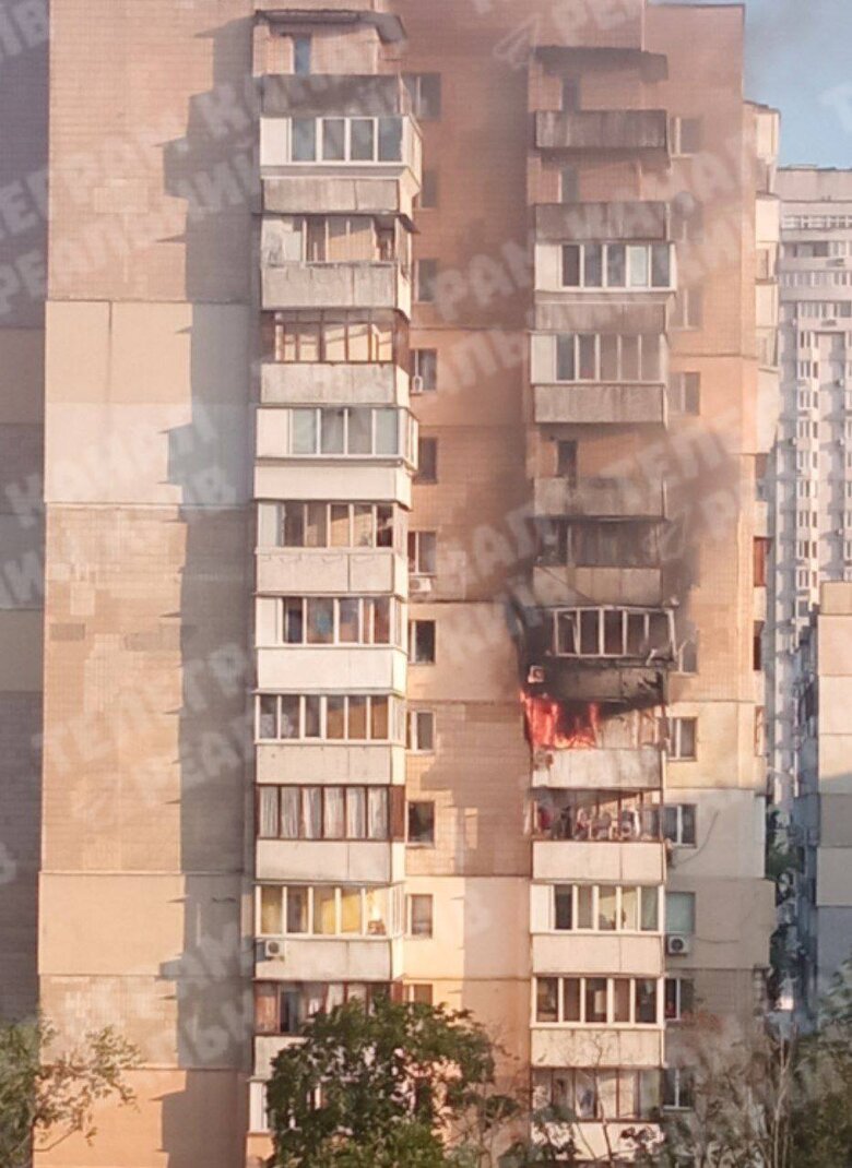 У Києві уламками ракети пошкоджено багатоповерхівку, - КМВА