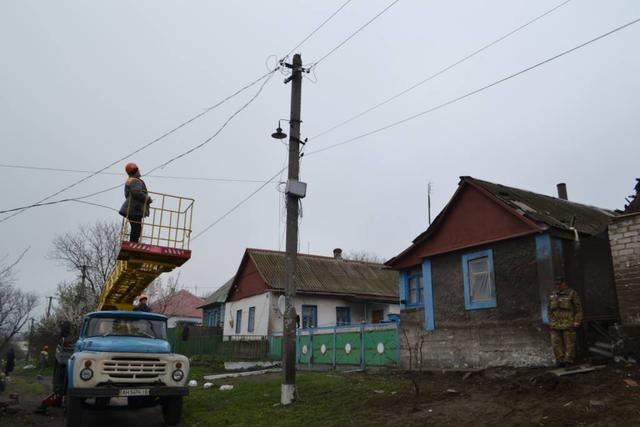 Аварийно-восстановительные работы начались в Авдеевке: энергетики пытаются восстановить электроснабжение, - пресс-центр штаба АТО 03 Аварийно-восстановительные работы начались в Авдеевке: энергетики пытаются восстановить электроснабжение, - пресс-центр штаба АТО 03