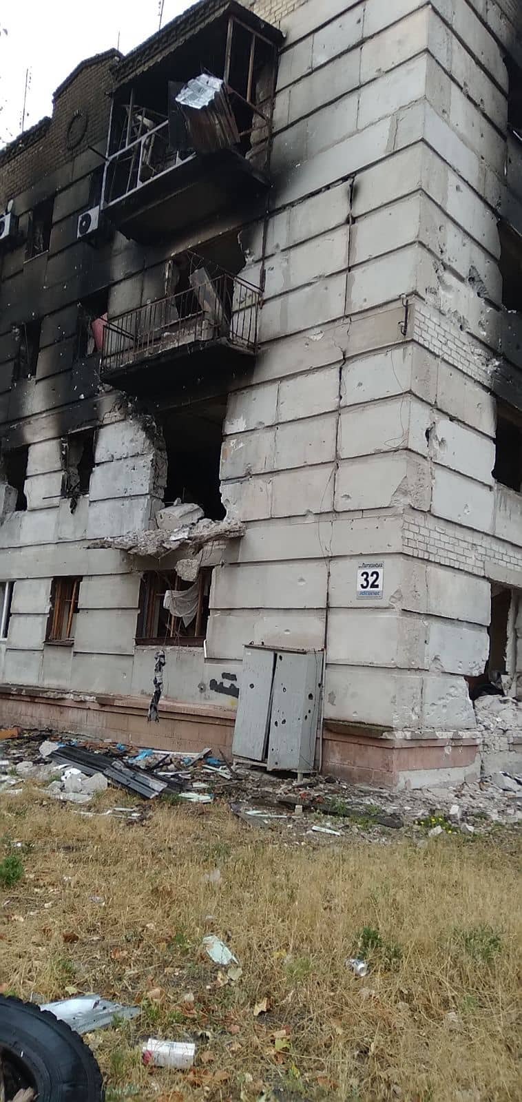 Оккупанты с использованием авиации пытаются захватить населенные пункты на границе Луганщины и Донетчины, - Гайдай 02