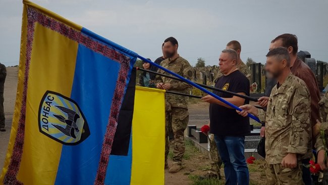 З воїном батальйону Донбас Валерієм Шатурським, загиблим у зоні ООС, попрощалися в Маріуполі 02
