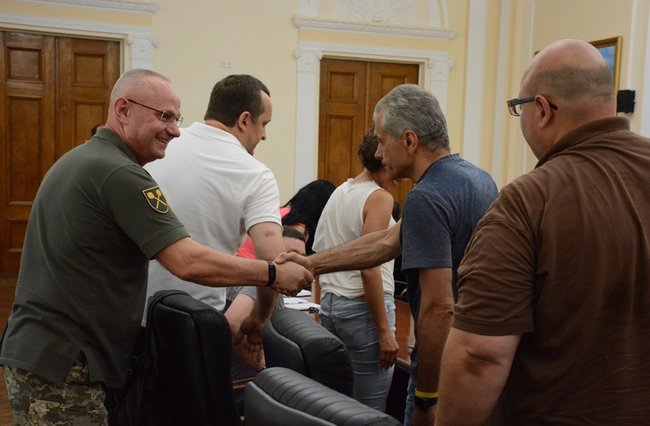 Глава Генштабу ЗСУ Хомчак зустрівся з представниками волонтерських організацій 04
