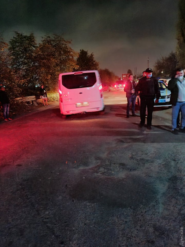 Попытка самосожжения и блокада спецназа: на 7-м километре под Одессой произошли столкновения между турками и сотрудниками СБУ 08
