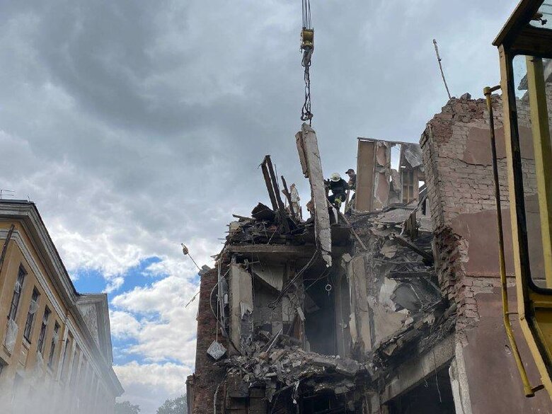 Blow struck Sloviansk: man’s body was found from under rubble of building 02 Blow struck Sloviansk: man’s body was found from under rubble of building 02