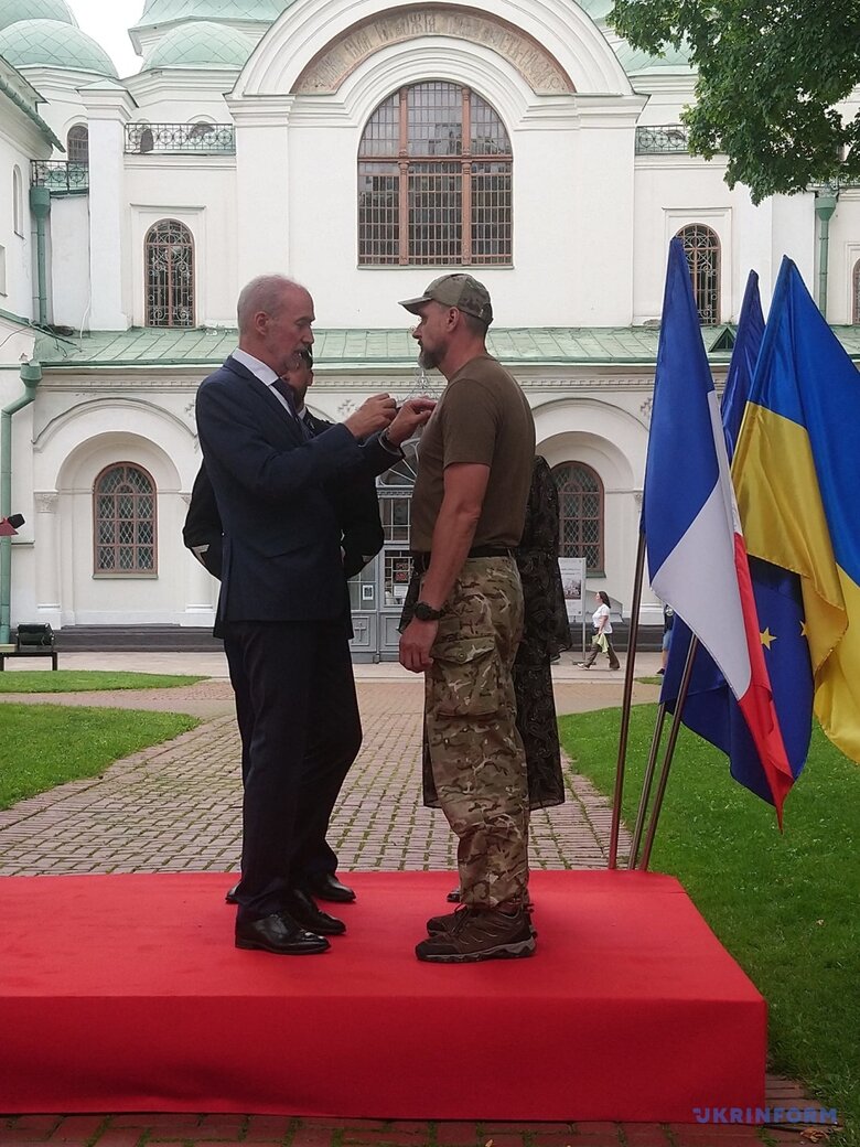 Zabuzhko and Sentsov awarded with French Legion of Honor - Ambassador Ponsen solemnly presented awards 01
