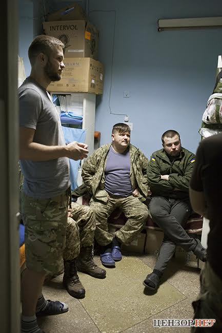 29 січня, коли наші взяли позицію Алмаз, там відбувалося пекло на землі, яке почалося з убитих, і я їх витягав, - історії медиків, які працюють на передовій 03