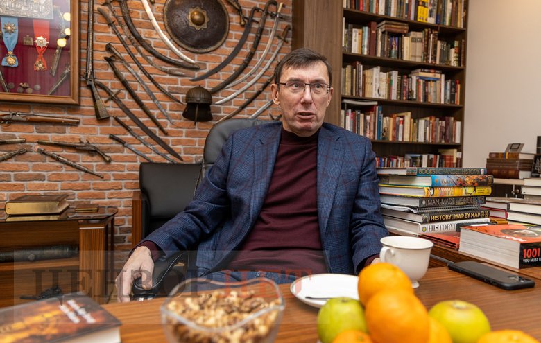 Юрій Луценко: І тут, як зараз, чую голос Єрмака: Юрій Віталійович, та навіщо нам ця Європа, нам треба з росіянами домовлятись 09