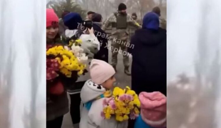 Residents of village of Borozenske in Kherson region meet liberators. VIDEO