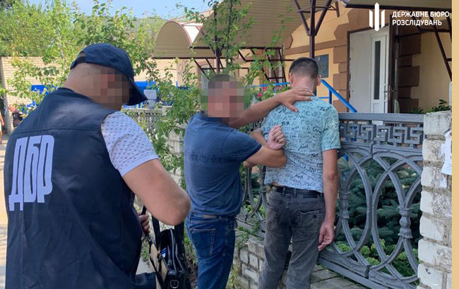 Полицейский попался на взятке 40 тыс. грн на Херсонщине, - ГБР 02