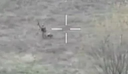 росіянин поцілив прикладом по дрону