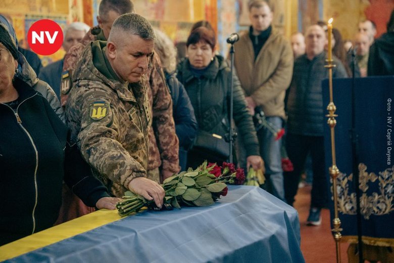 У Житомирі попрощалися з пілотом Олександром Довгачем