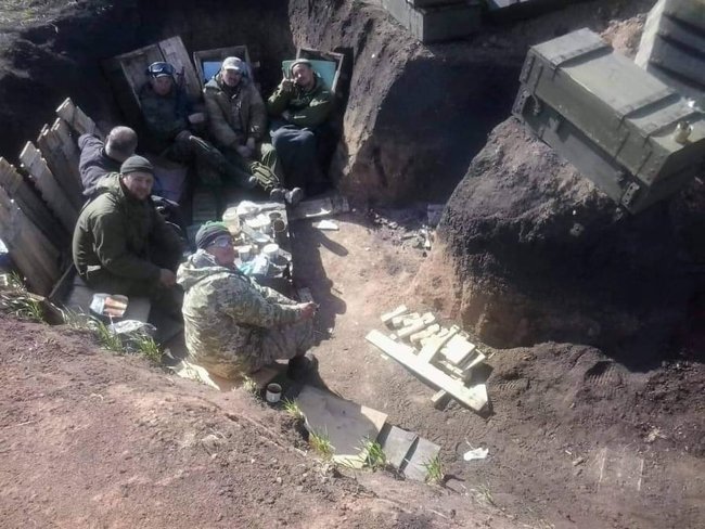 Артилерист Максим Баглєй: Розповіді, що от коли прийдуть до мене додому, тоді я буду воювати, я не сприймаю. Коли вони прийдуть аж додому, ти отримаєш кулю в живіт... Тому краще їх зупиняти десь там 09