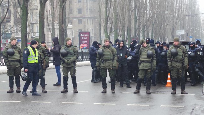 Правоохоронці перекрили бульвар Шевченка в центрі Києва 05