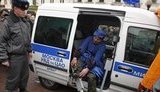 На массовых гуляниях в Москве "пилицейские" "свинтили" самого беззащитного - "Святого Патрика" на ходулях. ФОТОрепортаж