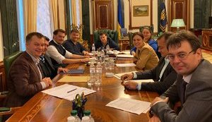 Зеленский поручил сократить на 10% расходы на чиновников в бюджете-2020