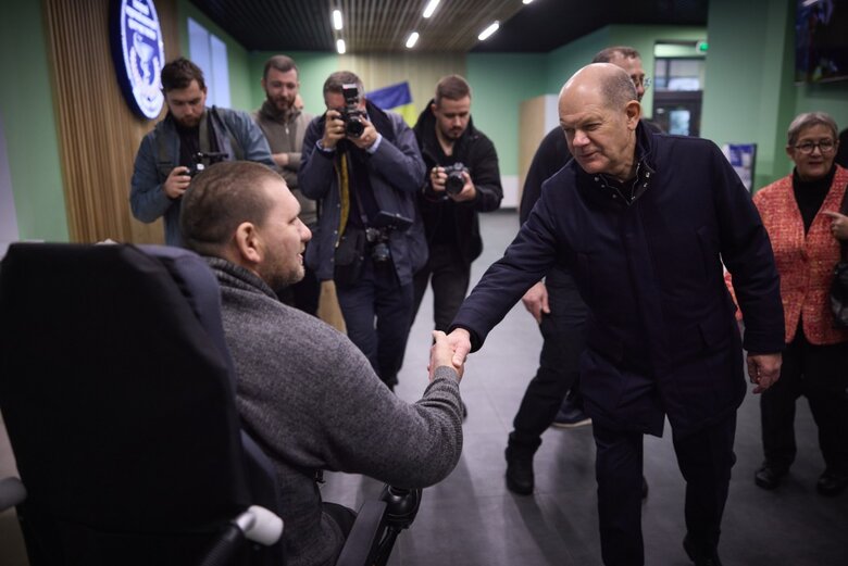 Зеленський та Шольц відвідали поранених українських воїнів