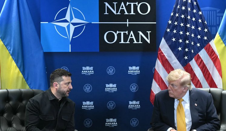 Трамп під час телефонної розмови неодноразово просив Зеленського припинити удари по російських НПЗ, - Axios