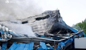 Russian forces destroyed Nova Poshta branch in Dnipro. Building was completely gutted by strike, the company said. VIDEO