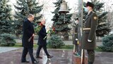Госсекретарь по обороне Великобритании Уоллес вместе с главой Минобороны Резниковым почтили память погибших за Украину воинов. ФОТО