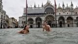 Венеция ушла под воду: люди купаются на площади Сан-Марко. ФОТОрепортаж