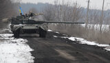 Украинские военнослужащие "получили в подарок" от оккупантов очередной новенький танк. ВИДЕО