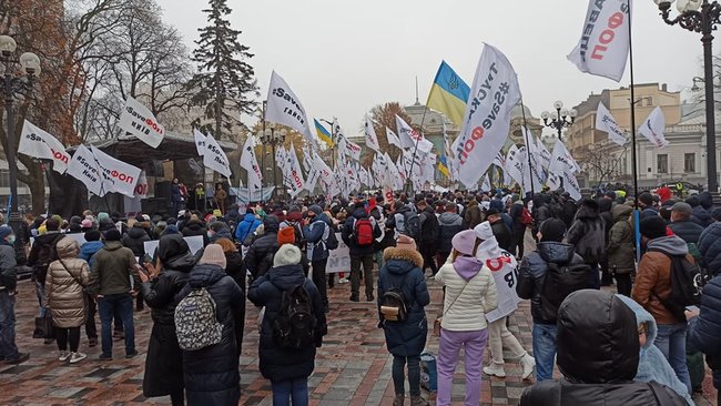 Entrepreneurs rally in Kyiv, demand to cancel weekend quarantine 01
