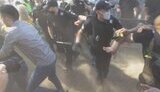 Під Радою другий день мітингують на підтримку української мови: між протестувальниками та правоохоронцями сталася сутичка. ВІДЕО+ФОТОрепортаж