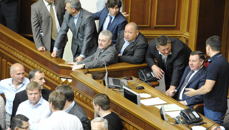 Языковой законопроект Колесниченко принимали "мертвые души". ДОКУМЕНТ