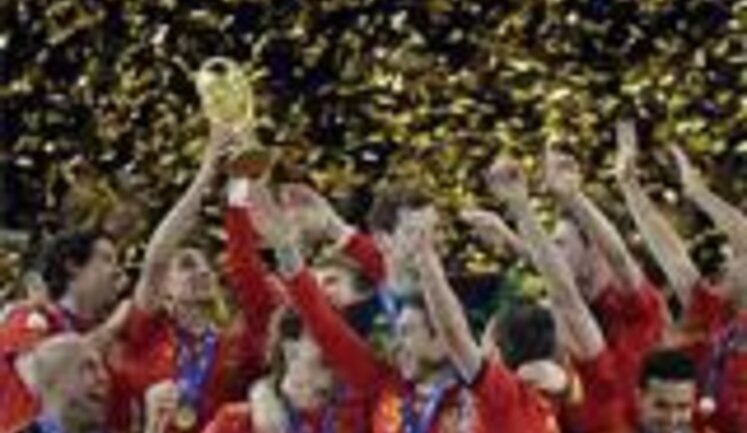 Que viva Espana! Сборная Испании - чемпион мира! В тяжелейшей битве с голландцами единственный гол забит за 3 минуты до конца!